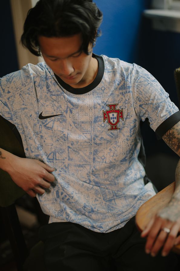 Camisola do equipamento alternativo português: A referência aos tradicionais azulejos lusos