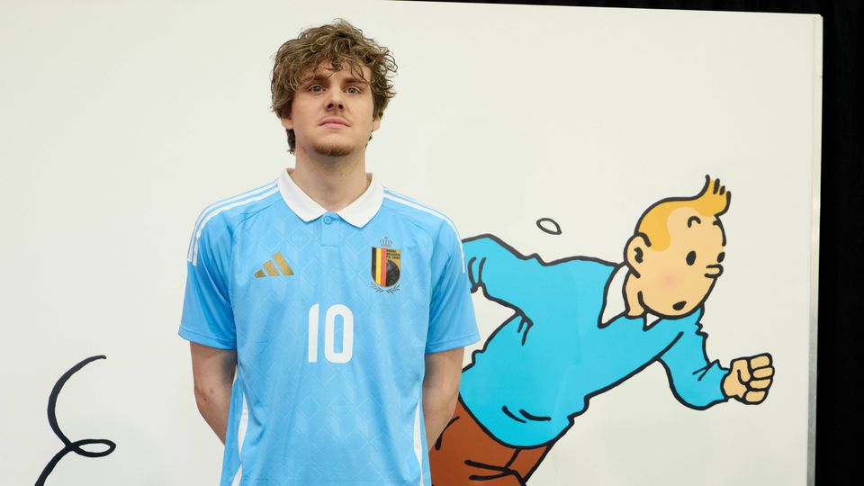 Camisola do equipamento alternativo que os belgas vão usar no Euro 2024: Uma homenagem a «Tin-tim» e a Hergé