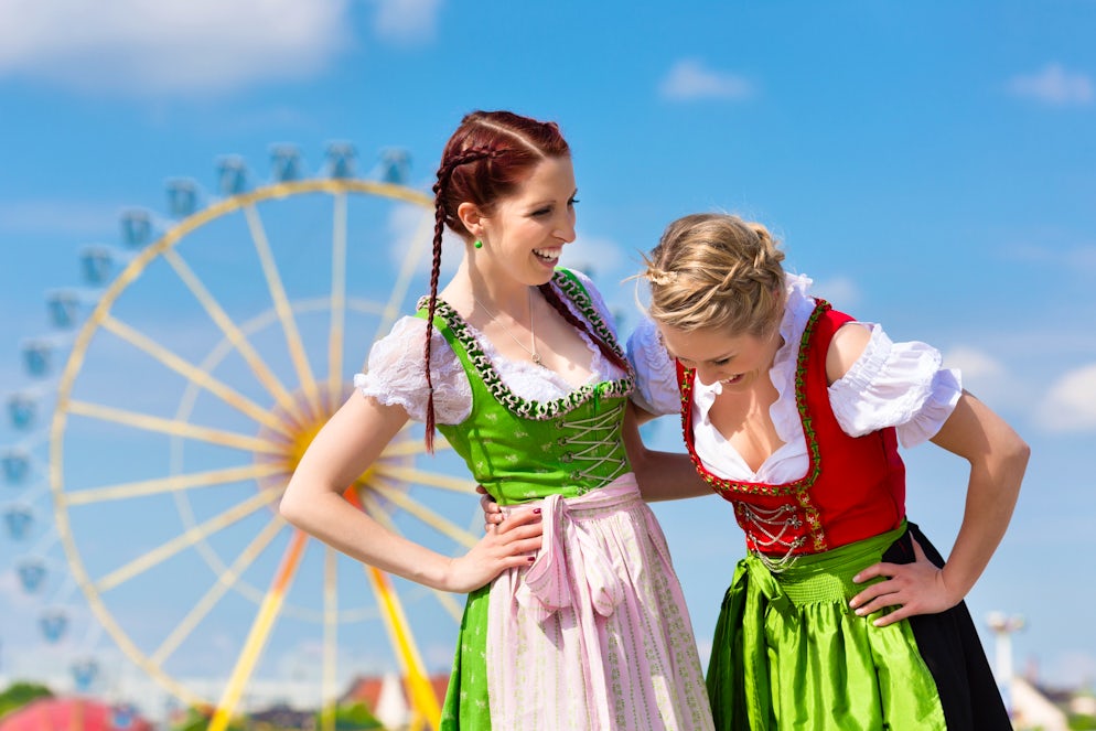 «Dirndl» é um dos tradicionais trajes austríacos e uma visível inspiração para a camisola principal da Áustria