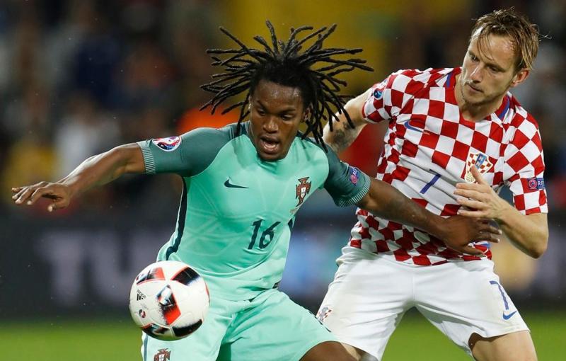 Camisola do equipamento principal da Croácia (à direita) no Euro 2016